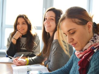 Yomra'da yaz okulu etkinlikleri çocuklara eğlence sunuyor